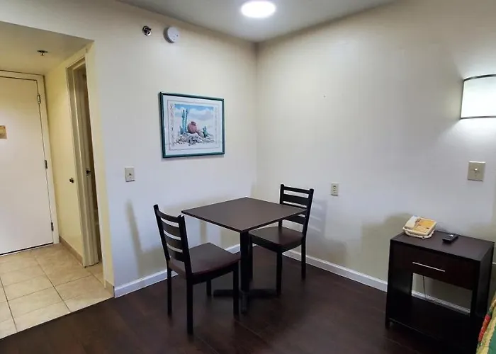 Plano Inn & Suites