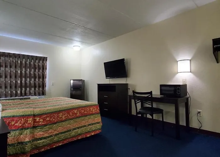 Plano Inn & Suites